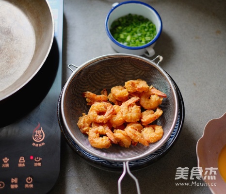 芋头黄金虾的家常做法，芋头黄金虾的简单制作步骤